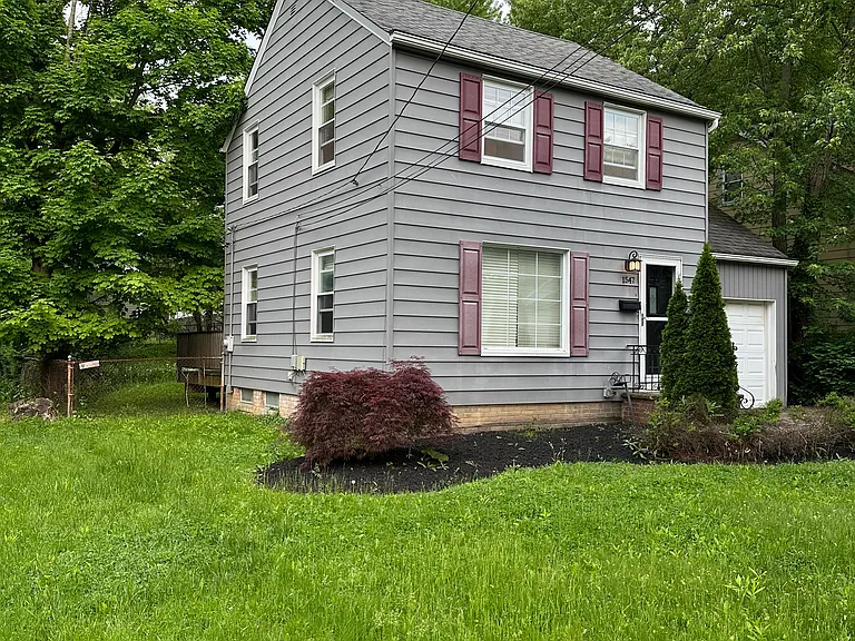 1547 Commodore Rd — Photo 2
