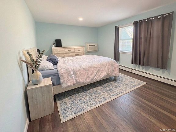 2nd image of 1004 N Broadway