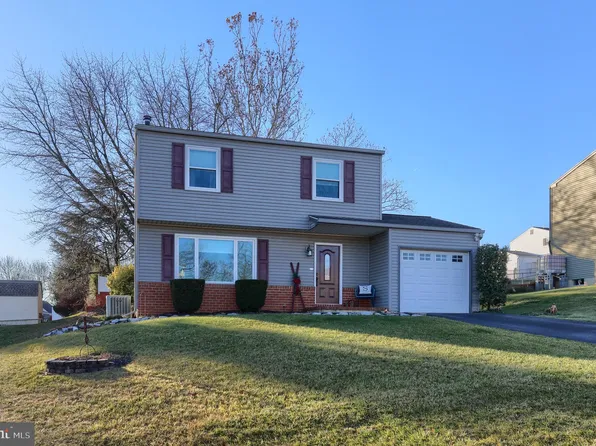 378 Sweetbriar Dr, Harrisburg, PA 17111