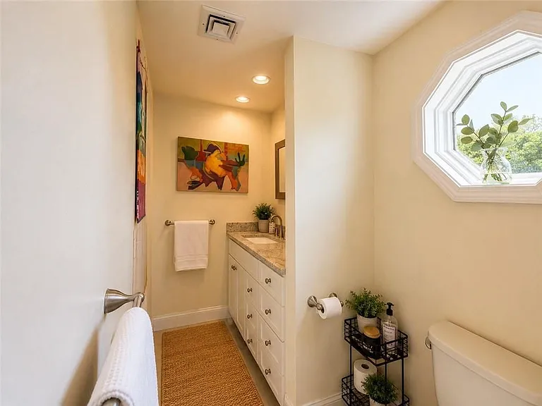 520 Corey Ln — Photo 12