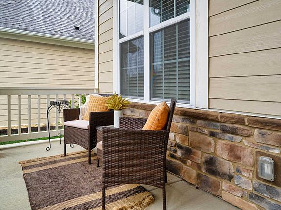 3rd image of 6758 Carson Ct