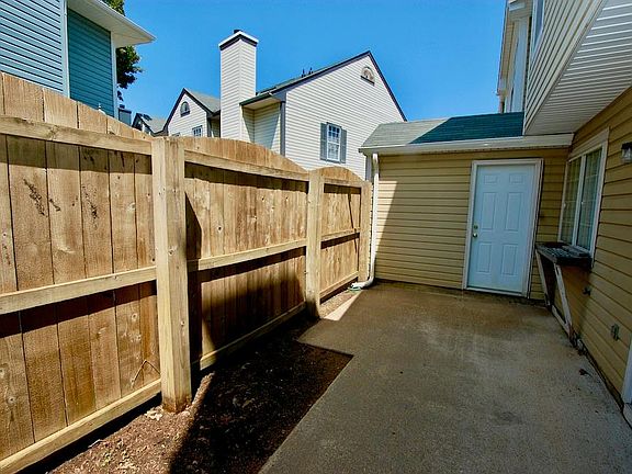 3rd image of 3422 Marabou Ln