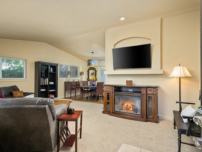 430 E Hereford St #A — Photo 3