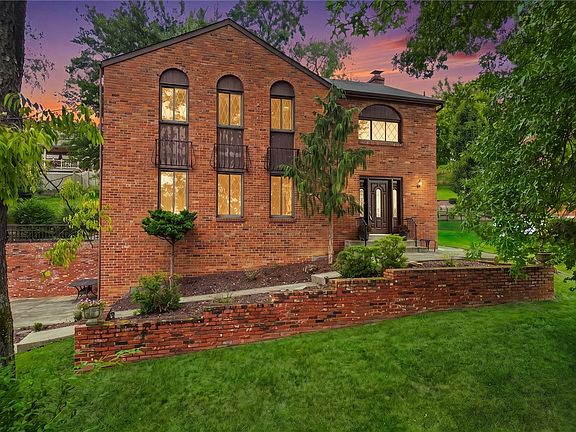 2nd image of 1648 Queens Dr