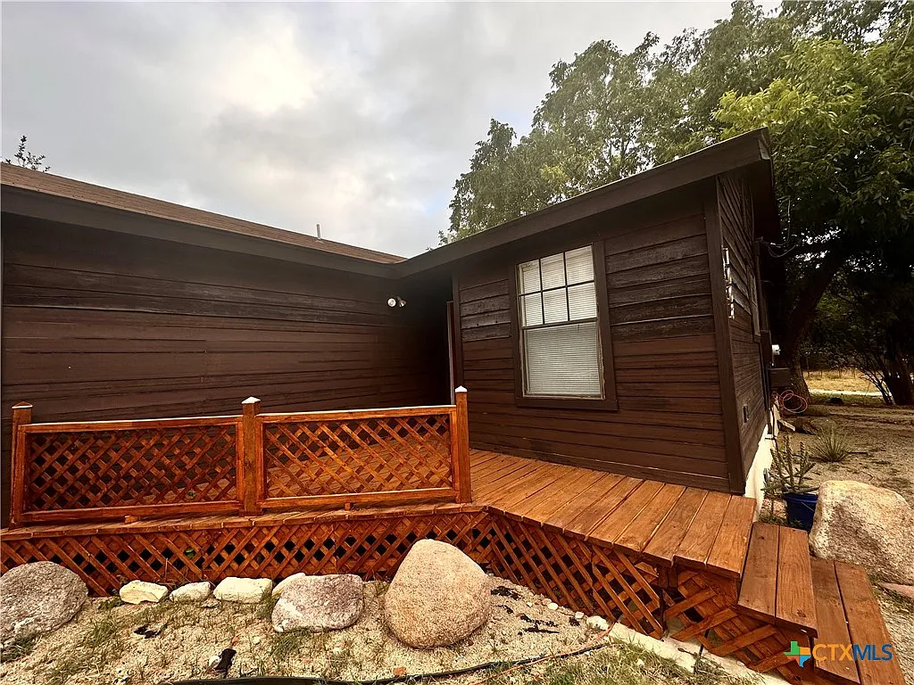 3 bed, 2.0 bath, 1262 sqft, $1,600 — Photo 1