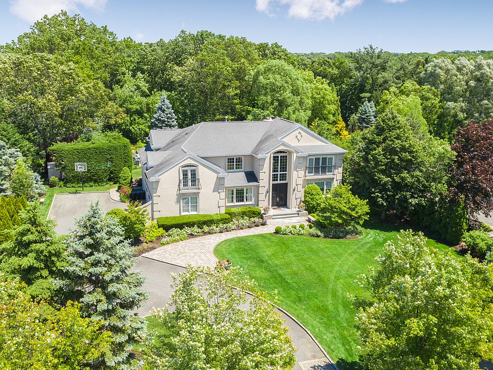 1st image of 20 Woodbury Farms Dr