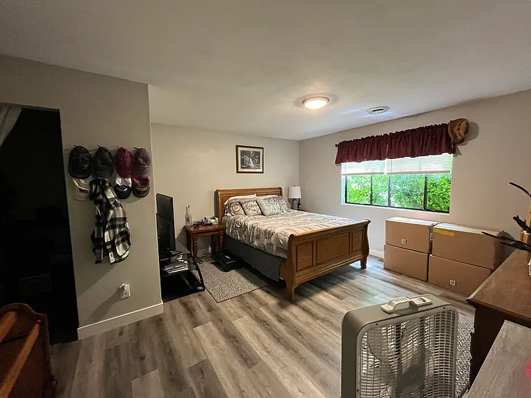1320 Riverside Dr #12 — Photo 6