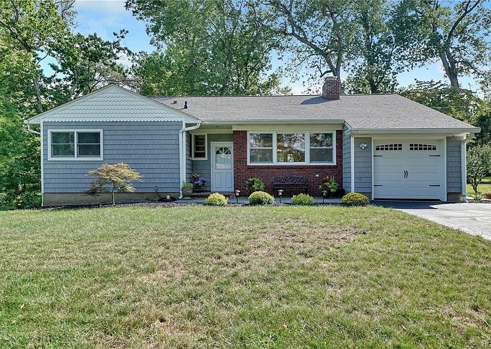 1st image of 3 Hillside Dr