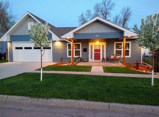 609 Albany Ave, Hot Springs, SD 57747