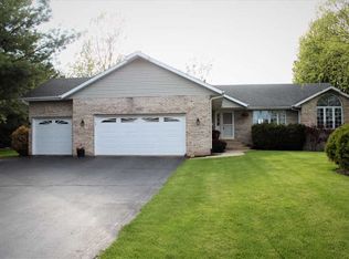 945 Portsmouth Dr, Rockford, IL 61102