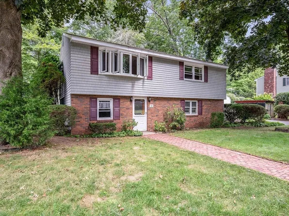 18 Spruce St, Wakefield, MA 01880