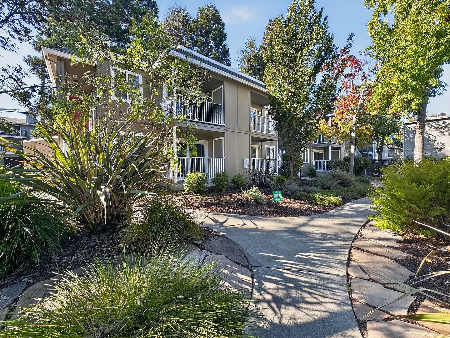 Gorgeous Lower End Unit with Inside Laundry Available Now! — Photo 4