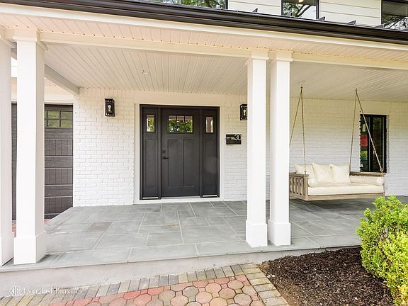 4th image of 30 Knott Dr