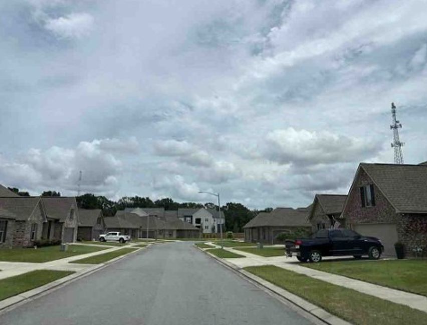 Exterior Neighborhood (street photo)