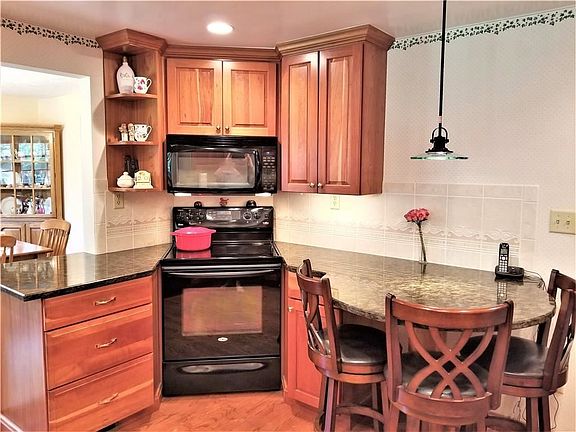 4th image of 113 Stonybrook Dr