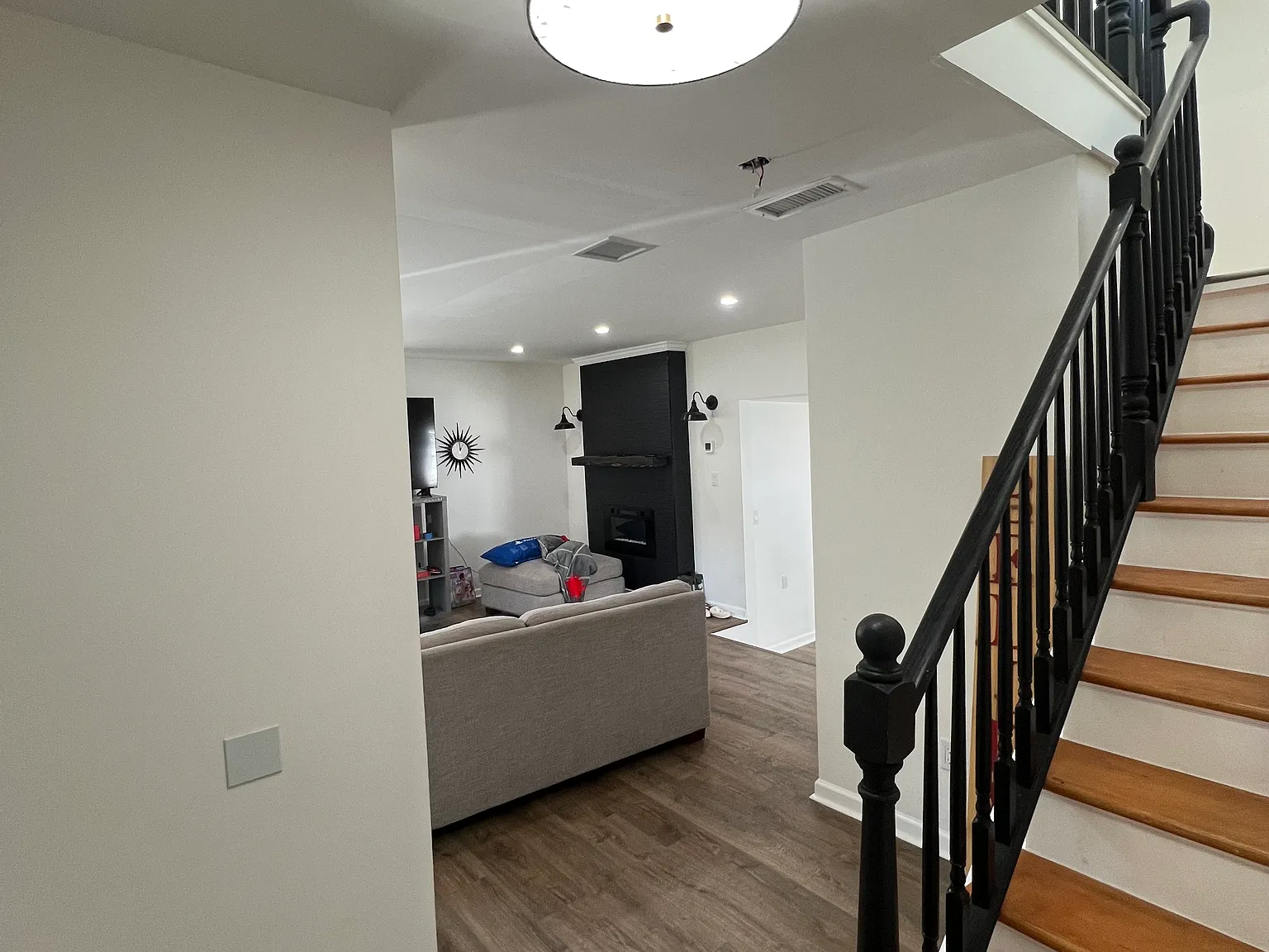 4 bed, 1952 sqft, $4,850 — Photo 2