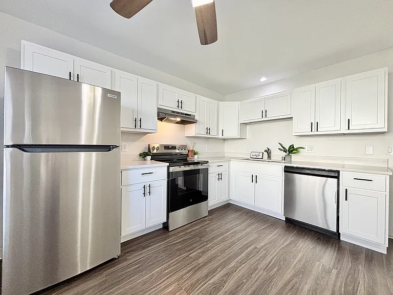 Sundale Townhomes — Photo 1