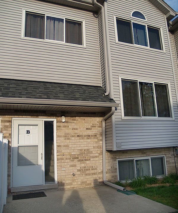 1st image of 381 Park Ridge Ln Unit B