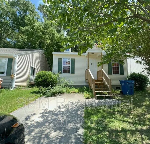 717 Varsity Dr — Photo 2