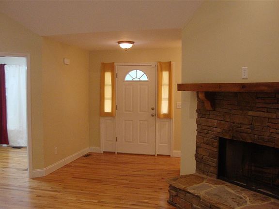 4th image of 1181 Peachtree Ave W