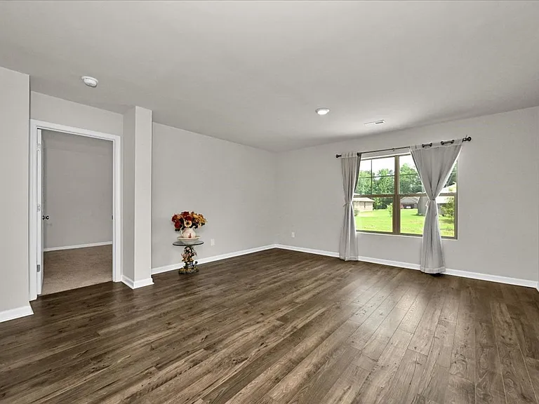 1108 Quail Hollow Rd — Photo 5