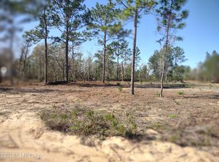 10 Twin Lakes Blvd, Interlachen, FL 32148