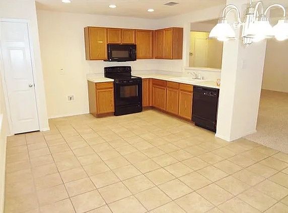 5th image of 2108 Royal Acres Trl