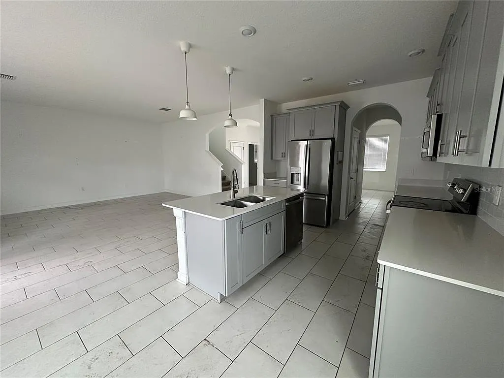 4 bed, 2.5 bath, 2185 sqft, $2,695 — Photo 4