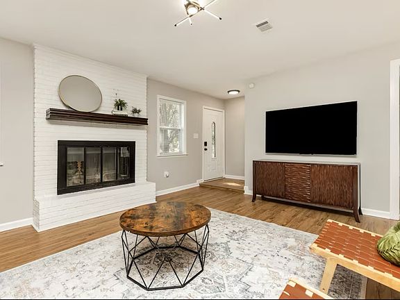 5th image of 110 Foxwood Ct