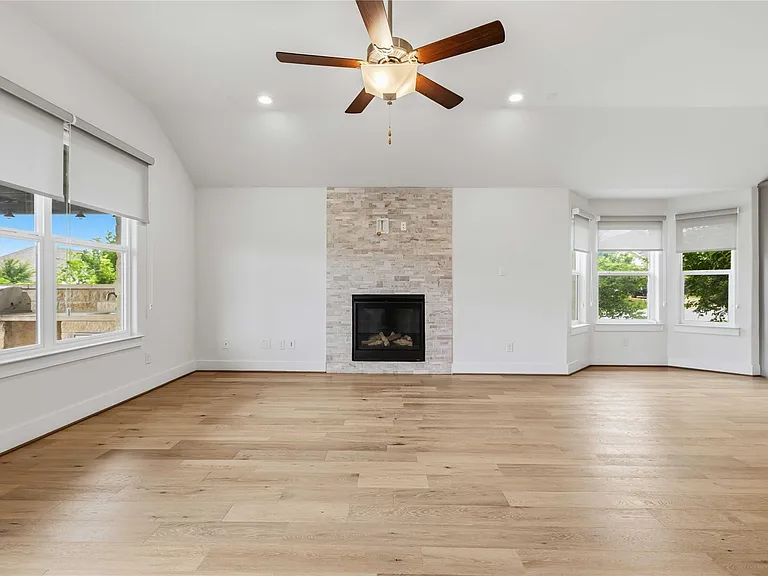 401 Sitlington Ln — Photo 9