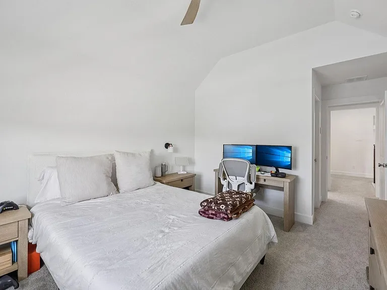 3870 Verona St — Photo 31