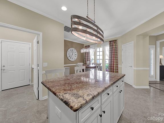 5th image of 2072 Kennedy Dr