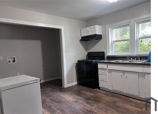 3rd image of 1310 Gideons Dr SW