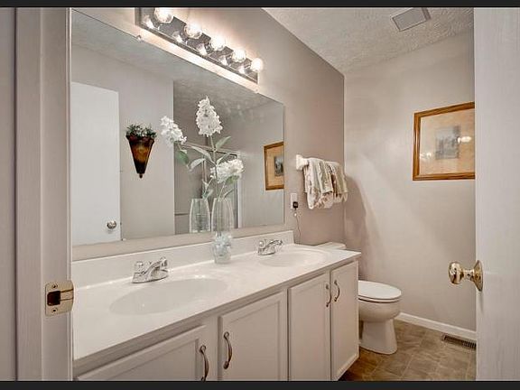3rd image of 8324 Tegmen St
