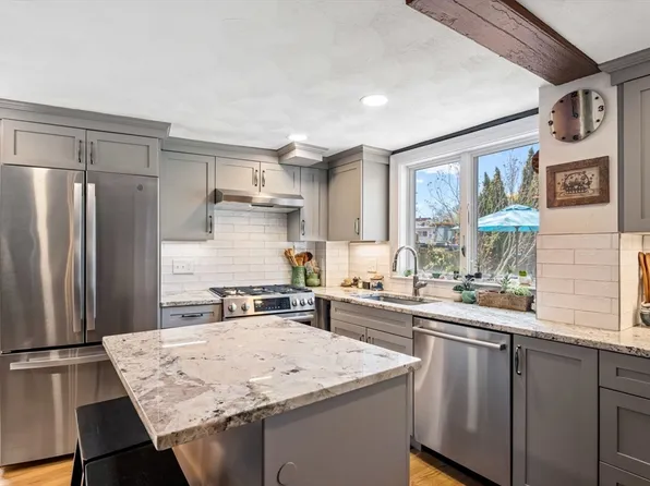 5 N Pine St #2, Salem, MA 01970