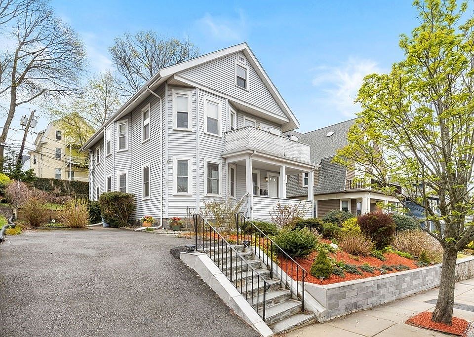 1st image of 63 Bradwood St