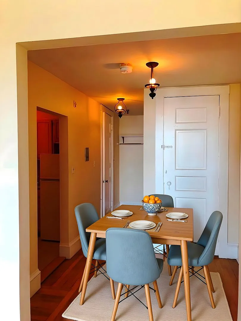No Brokers Fee, Large Unit in Back bay, heat, Hot Water Included, Laundry on a Site — Photo 4