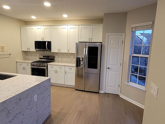 3rd image of 13 McMartin Ct