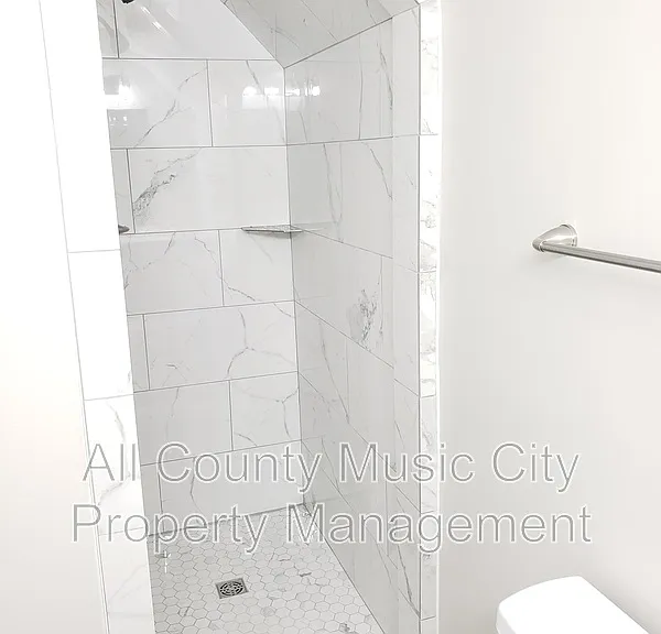 553 Owendale Dr — Photo 14