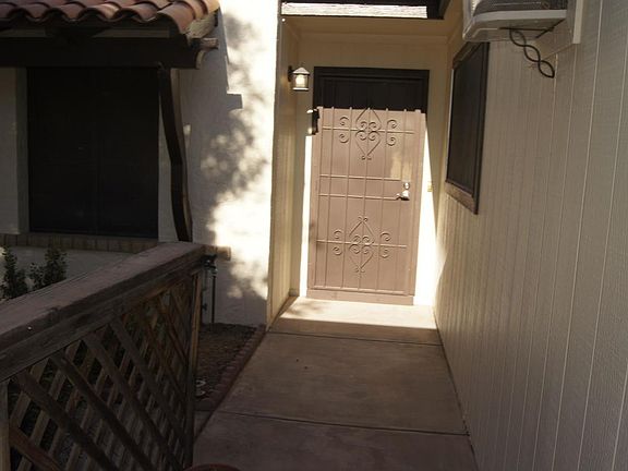 3rd image of 1948 E Oxford Dr
