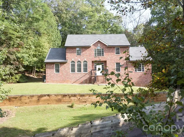 1064 Skye Dr, Pisgah Forest, NC 28768