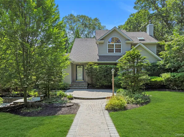 24 River Heights Drive, Smithtown, NY 11787