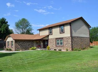 1188 Fox Trail Dr E, New Palestine, IN