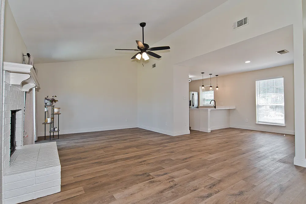 3 bed, 1305 sqft, $2,300 — Photo 4