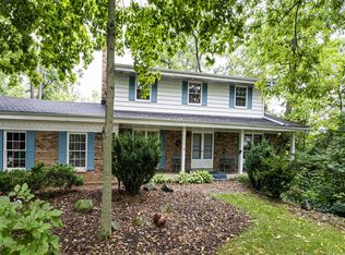 6810 S Redwood Ct, Franklin, WI 53132