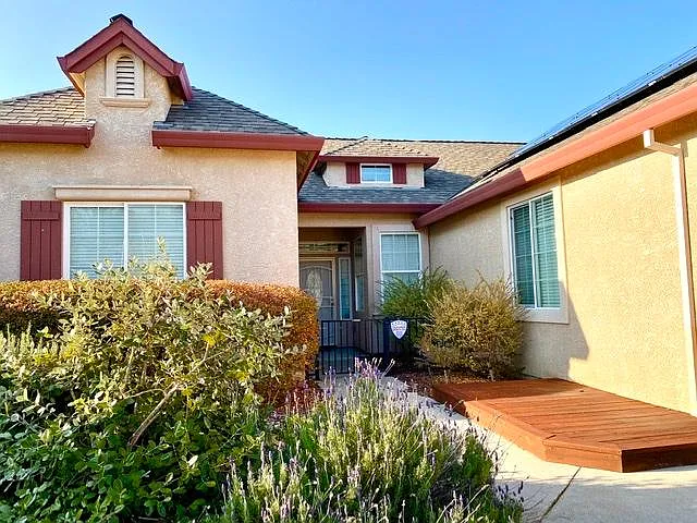 3668 Foothill Blvd — Photo 2