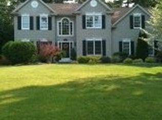 11 Bluestone Rdg, Halfmoon, NY 12065