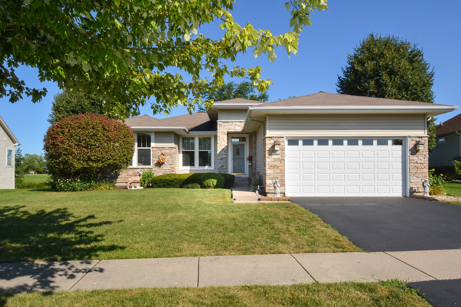 12604 Oak Grove Dr photo 1