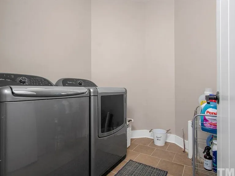 233 Saintsbury Pl — Photo 34