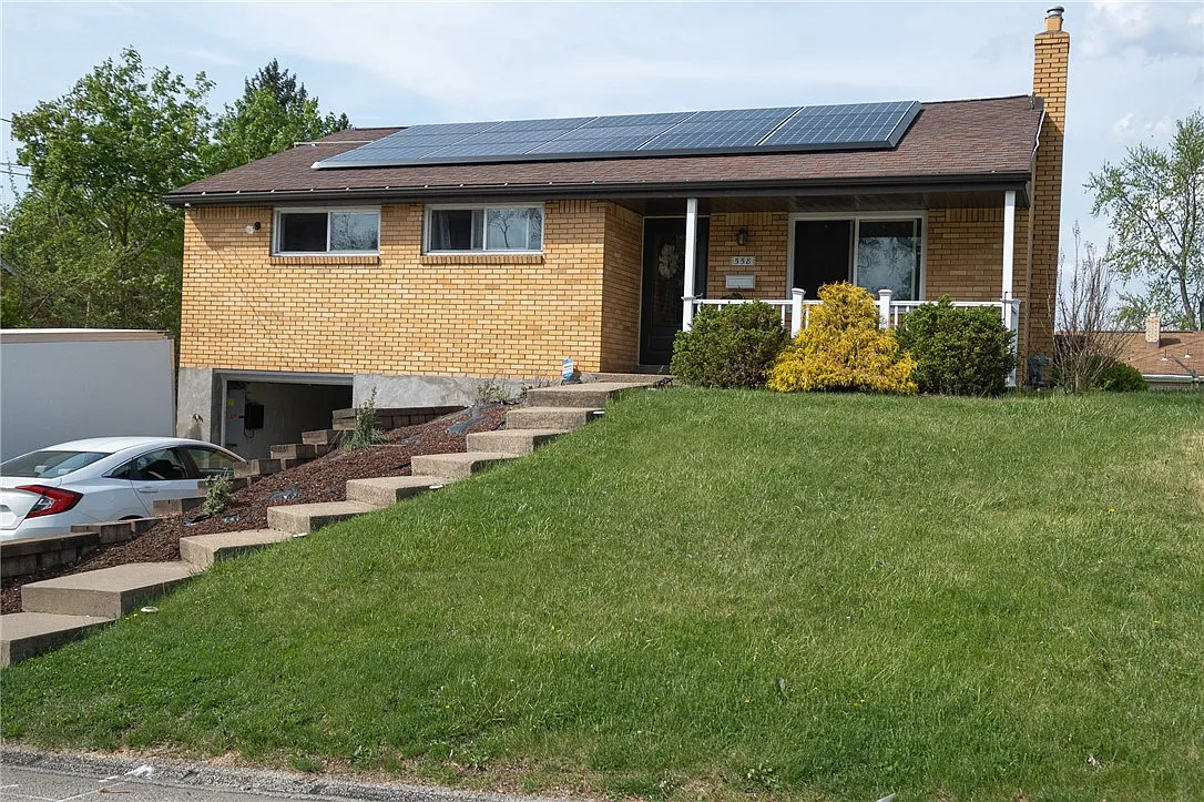 558 Grove Rd photo 1